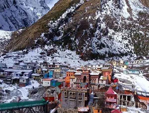 Snowfall in Badrinath-