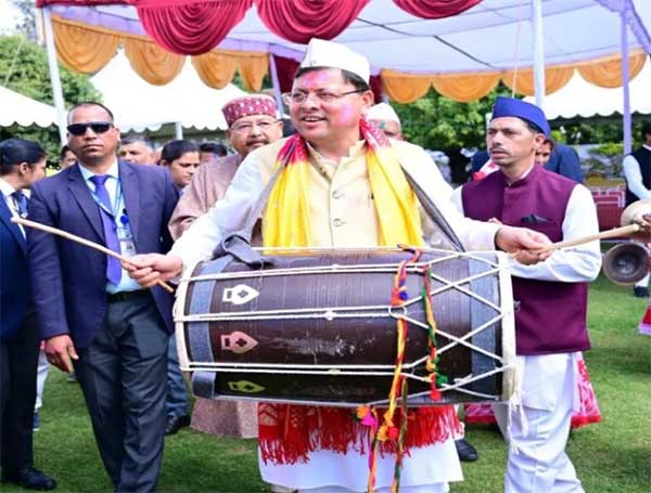 CM in Holi